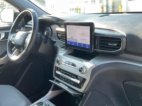 Used 2021 Ford Explorer XLT w/ Equipment Group 202A AWD/4WD image 62
