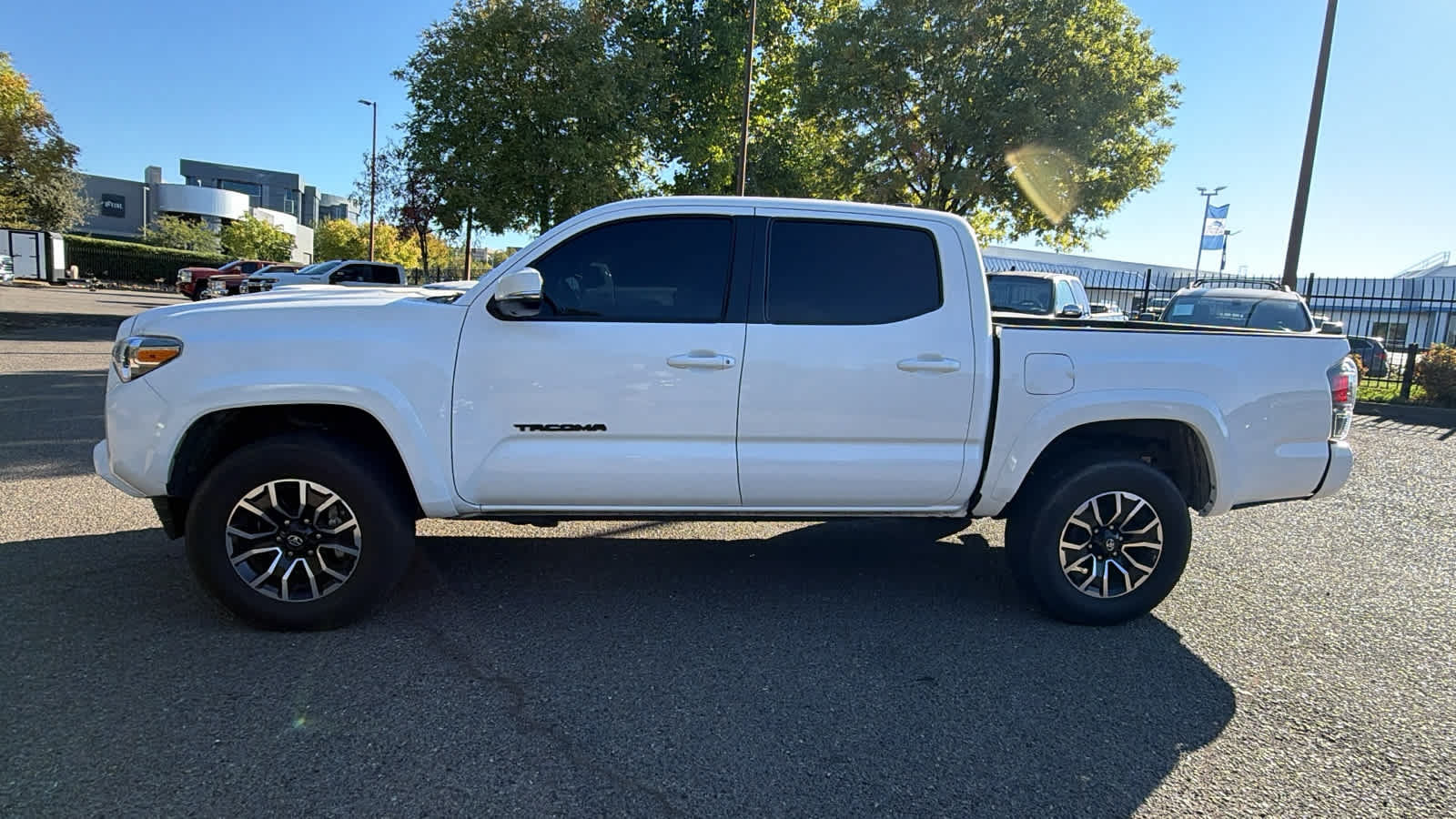 Used 2023 Toyota Tacoma TRD Sport w/ TRD Premium Sport Package AWD/4WD image 8