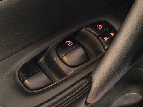 Used 2017 Nissan Rogue SV image 27