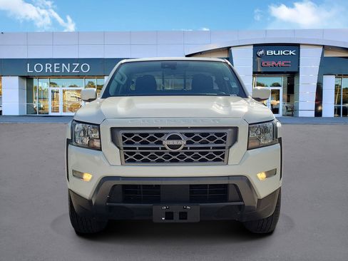 Used 2022 Nissan Frontier SV image 2