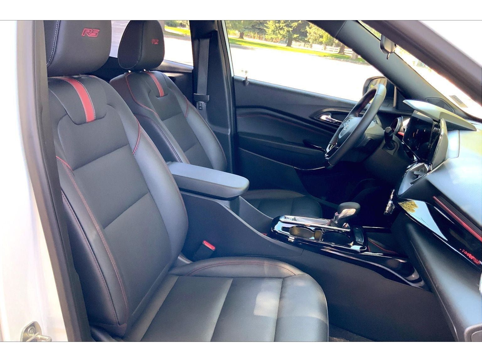 Used 2024 Chevrolet Trax RS w/ Sunroof Package FWD image 8