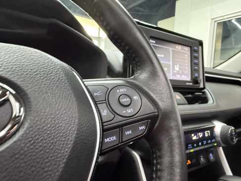 Used 2021 Toyota RAV4 XLE w/ Convenience Package AWD/4WD image 14