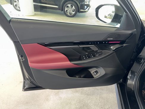 Certified 2025 BMW 530i image 17