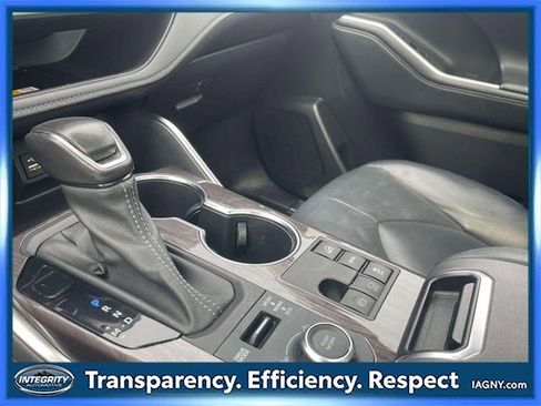 Used 2023 Toyota Highlander Platinum image 31