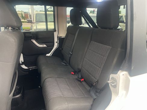 Used 2012 Jeep Wrangler Unlimited Sahara w/ Connectivity Group AWD/4WD image 26