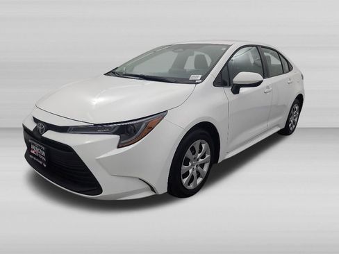 Used 2026 Toyota Corolla LE FWD image 9