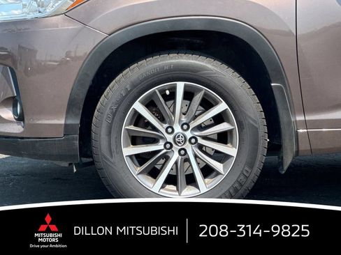 Used 2018 Toyota Highlander XLE AWD/4WD image 28