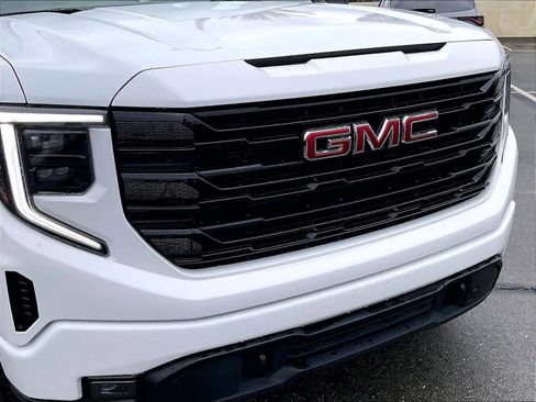 Used 2023 GMC Sierra 1500 Elevation w/ Preferred Package image 30