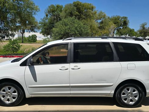 Used 2010 Toyota Sienna LE FWD image 10