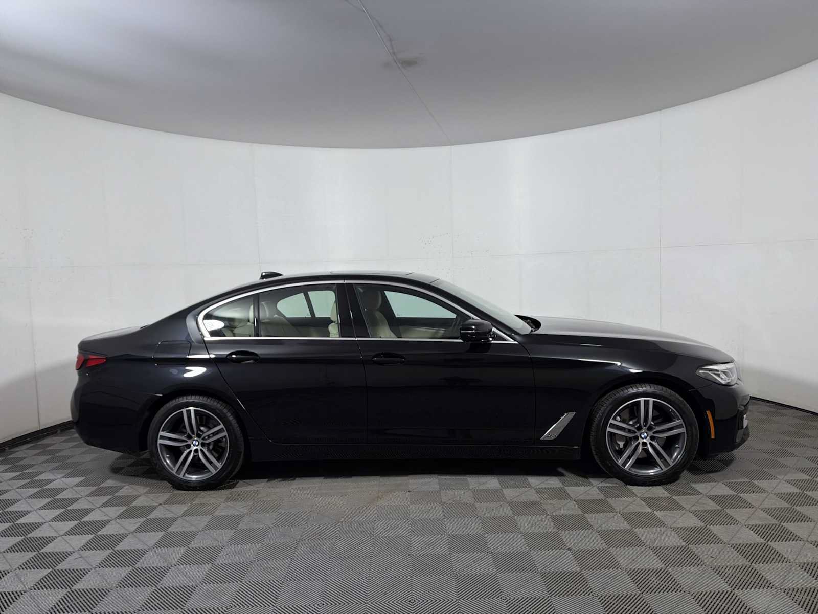 Used 2023 BMW 530i xDrive w/ Convenience Package AWD/4WD image 7