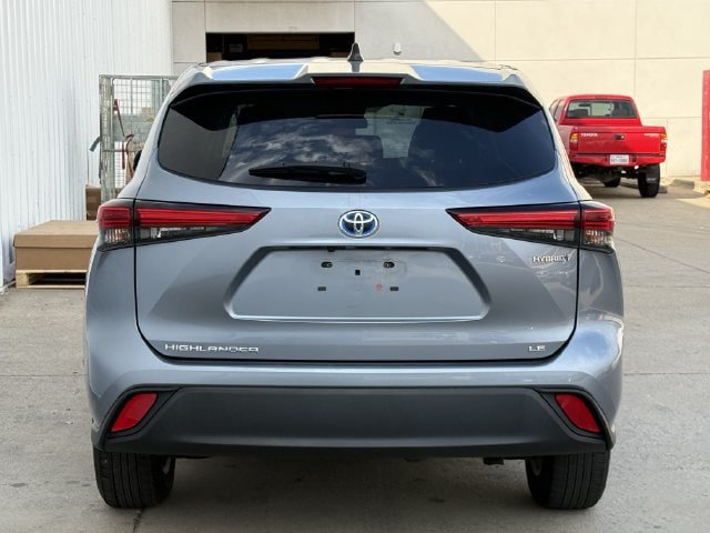 Used 2023 Toyota Highlander LE FWD image 5