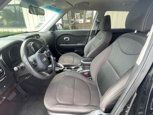 Used 2018 Kia Soul FWD image 11