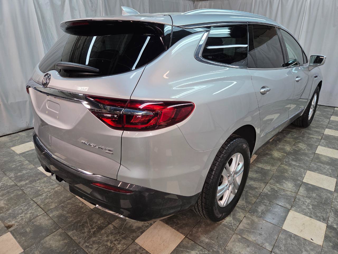 Used 2019 Buick Enclave Essence AWD/4WD image 5