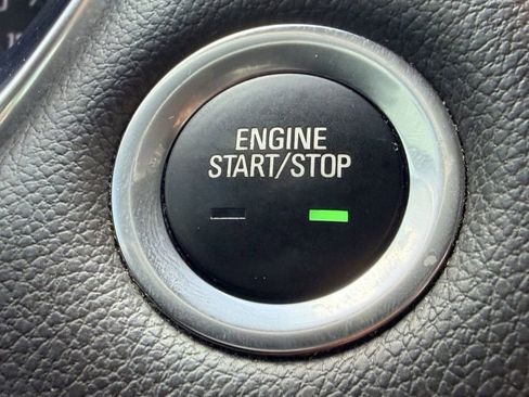 Used 2020 Chevrolet Traverse LT FWD image 29