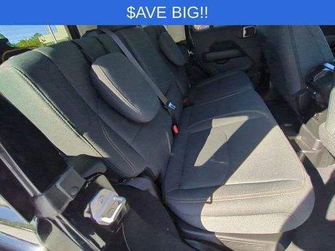 Used 2025 Jeep Wrangler Unlimited Sahara image 30