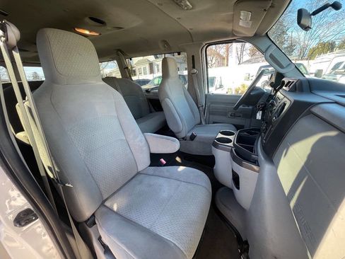 Used 2010 Ford E-350 and Econoline 350 XLT image 23