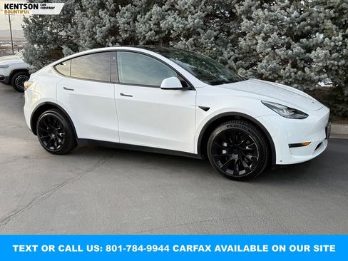 Used 2022 Tesla Model Y Long Range image 10