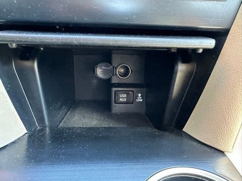 Used 2013 Toyota Camry LE FWD image 22