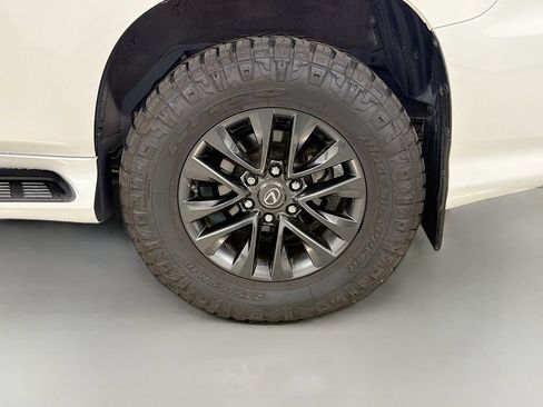 Used 2022 Lexus GX 460 Premium w/ Premium Package AWD/4WD image 32