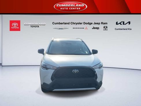 Used 2025 Toyota Corolla Cross LE image 3