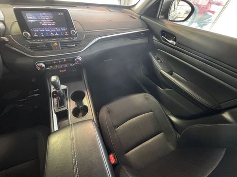 Used 2025 Nissan Altima 2.5 SV image 36