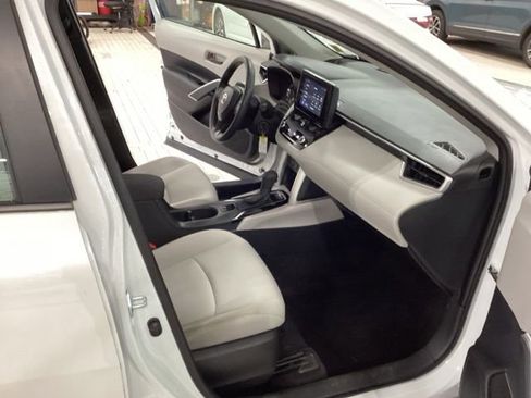 Used 2023 Toyota Corolla Cross L AWD/4WD image 10