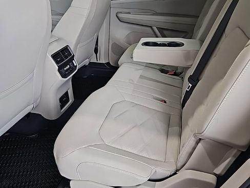 New 2026 Volkswagen Atlas SE FWD image 25