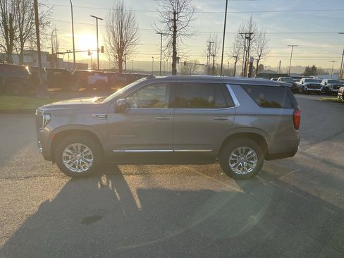 Used 2021 GMC Yukon SLT w/ SLT Premium Package image 2