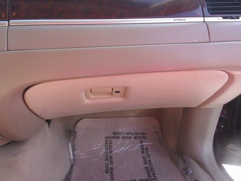 Used 2006 Lincoln Town Car Executive L image 24