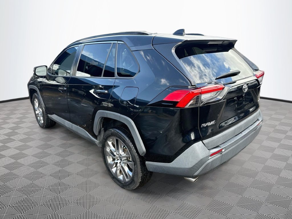 Used 2021 Toyota RAV4 XLE Premium FWD image 8