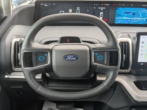 Used 2025 Ford Expedition Active RWD image 34