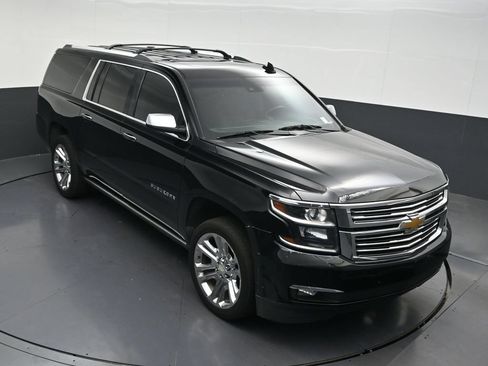 Used 2020 Chevrolet Suburban Premier w/ Premier Plus Edition RWD image 22