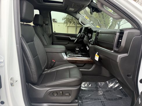 Used 2026 GMC Sierra 1500 SLT image 29