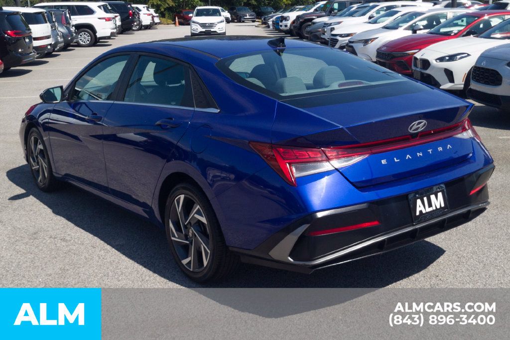 Certified 2025 Hyundai Elantra SEL FWD image 9