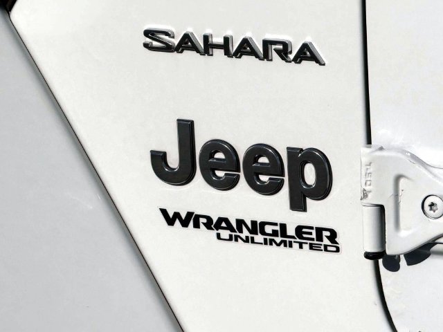 Used 2019 Jeep Wrangler Unlimited Sahara AWD/4WD image 11