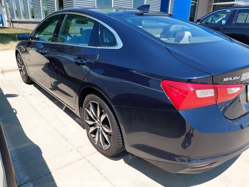 Used 2018 Chevrolet Malibu LT w/ Leather Package FWD image 2
