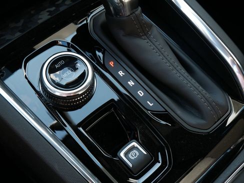 New 2026 GMC Canyon Elevation w/ Convenience Package image 12