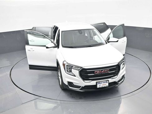 Used 2024 GMC Terrain SLE AWD/4WD image 43