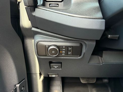 Used 2025 Ford Bronco Badlands image 13