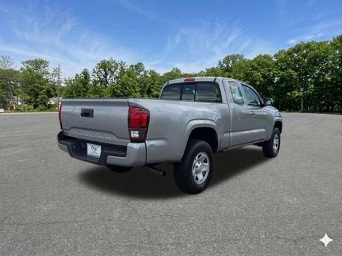 Used 2018 Toyota Tacoma SR w/ SR Convenience Package AWD/4WD image 9