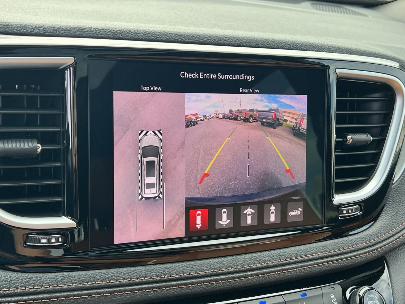 Used 2026 Chrysler Pacifica Pinnacle FWD image 19