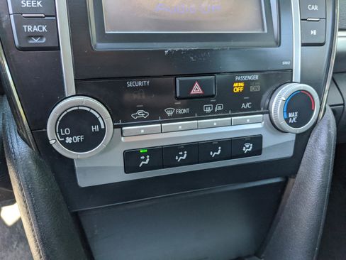 Used 2012 Toyota Camry SE image 24