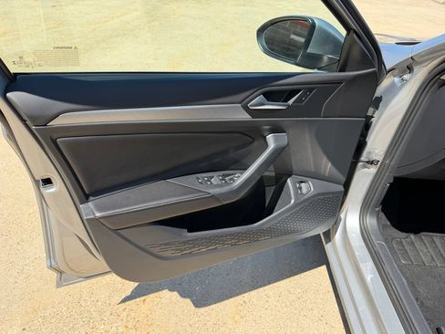 Used 2023 Volkswagen Jetta SE w/ Panoramic Sunroof Package FWD image 9