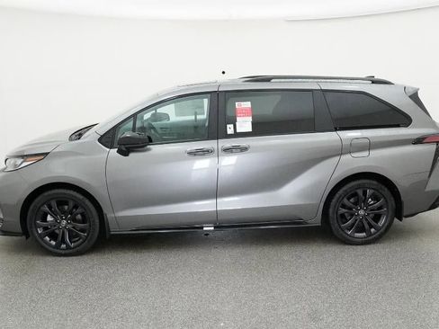 New 2026 Toyota Sienna XSE image 3