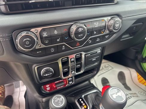 New 2025 Jeep Wrangler Unlimited Rubicon image 18