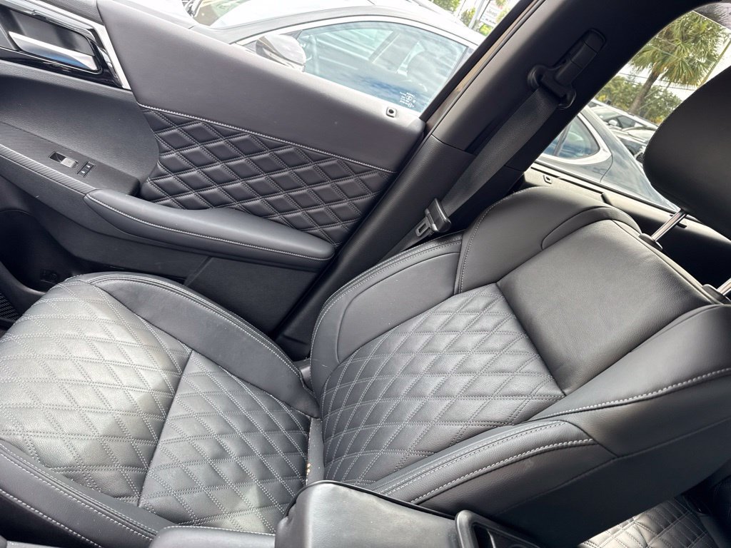Used 2024 Mitsubishi Outlander 4WD Plug-In Hybrid image 3