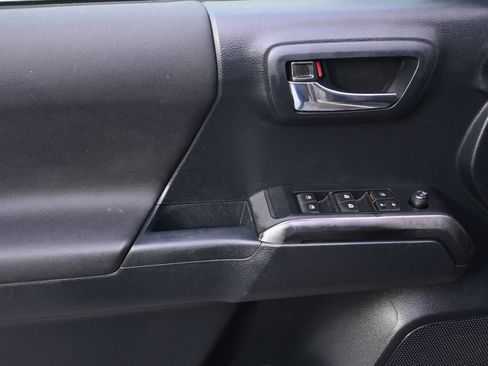 Used 2019 Toyota Tacoma TRD Sport w/ Technology Package AWD/4WD image 22