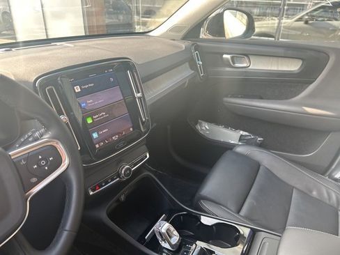 Certified 2025 Volvo XC40 B5 Plus image 19