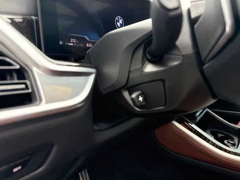 Used 2025 BMW X5 xDrive40i w/ M Sport Package AWD/4WD image 32