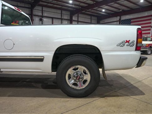 Used 2000 Chevrolet Silverado 1500 LS 2dr 4WD Standard Cab LB w/ Exterior Appearance Pkg image 5